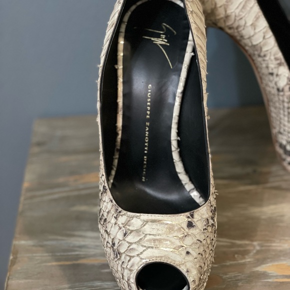Giuseppe Zanotti Python-Embossed Platform Pump, Silver - Picture 6 of 7